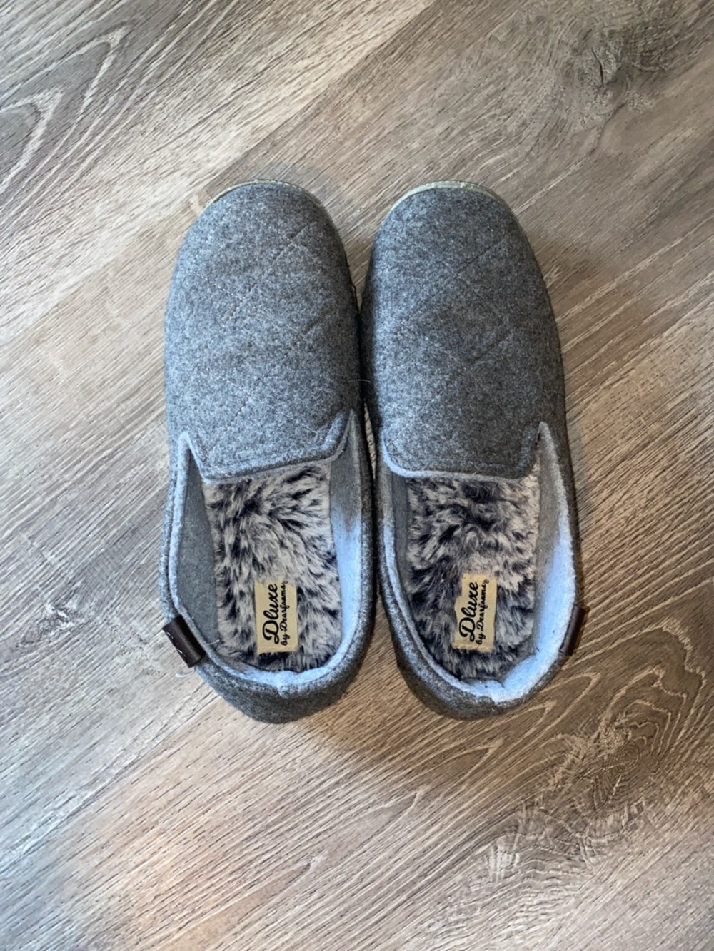 dearfoams Gray Quilted Fleece-Lined Slip-On Slippers size 9-10
